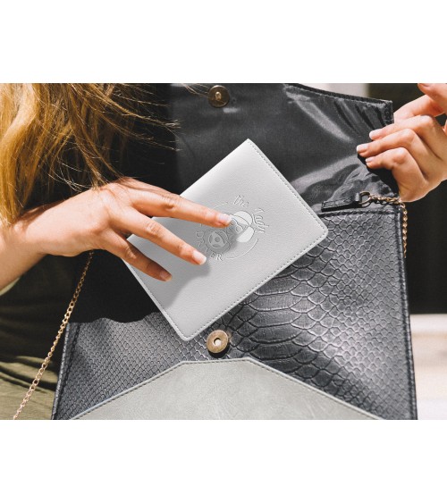 etui-carte-grise femme-blanc-lady-driver