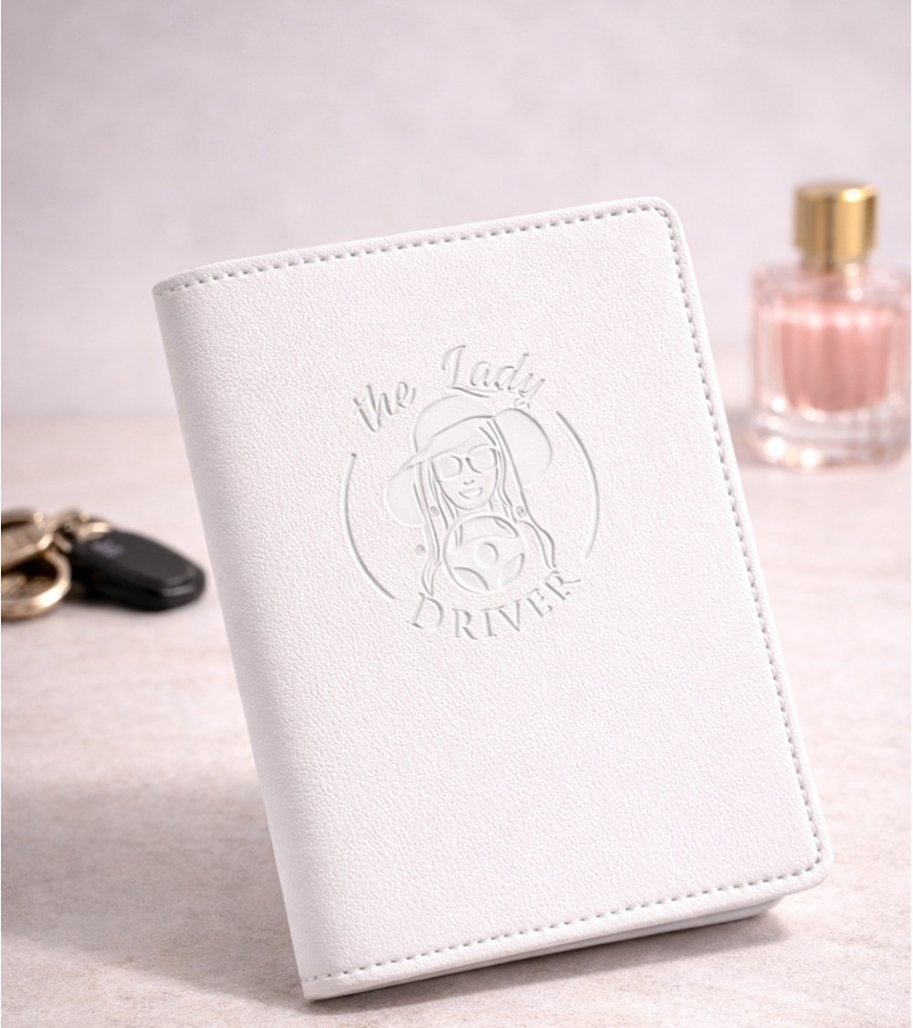 etui-carte-grise femme-blanc-lady-driver