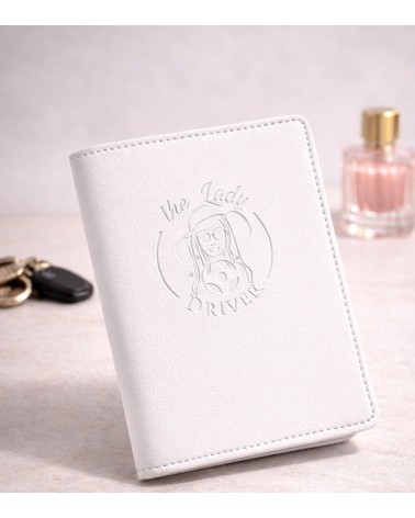 etui-carte-grise femme-blanc-lady-driver